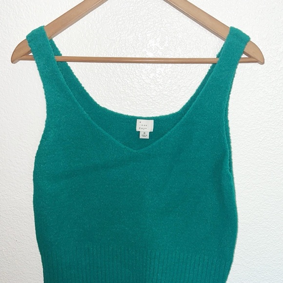A New Day Green V Neck 100% Nylon Sweater Crop Tank Top - Picture 2 of 8